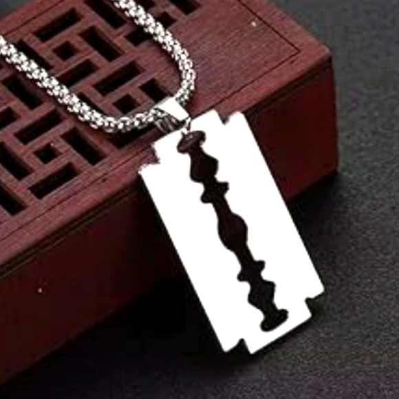 Show Creativity with Wearing The Polised Stainless Steel Razor - Picture 1 of 5